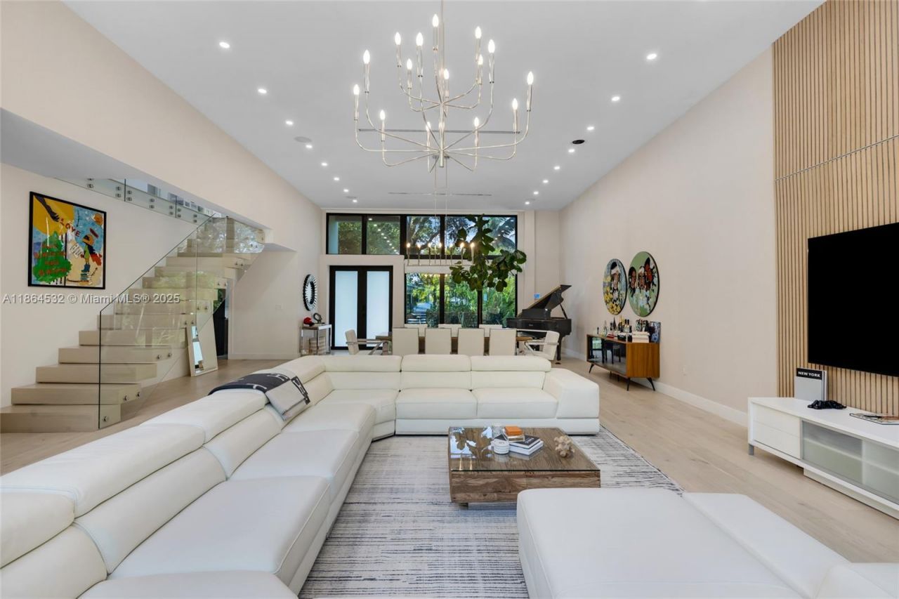 741 NE 80th St, Miami, FL 33138 Photo