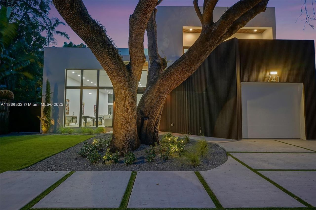 741 NE 80th St, Miami, FL 33138 Photo