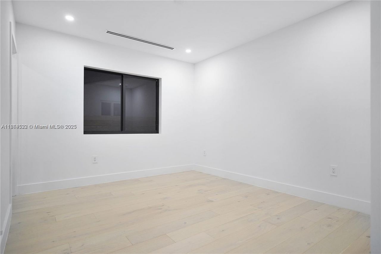 741 NE 80th St, Miami, FL 33138 Photo