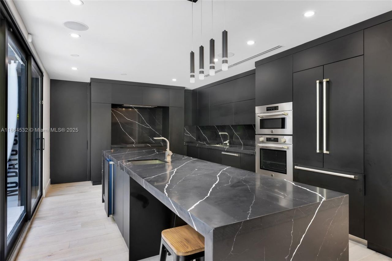 741 NE 80th St, Miami, FL 33138 Photo