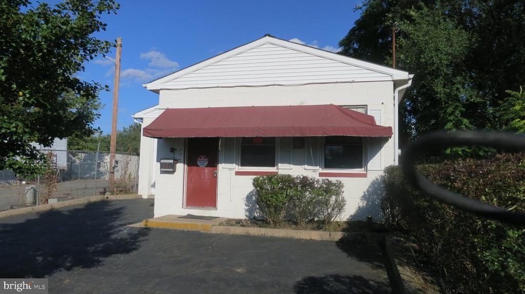 322 Robbins Avenue, Ewing Township, NJ 08638 Main Photo