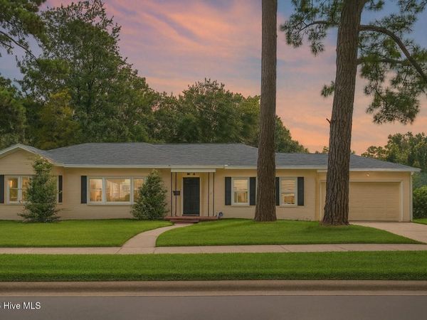 827 Colonial Drive, Wilmington, NC 28403