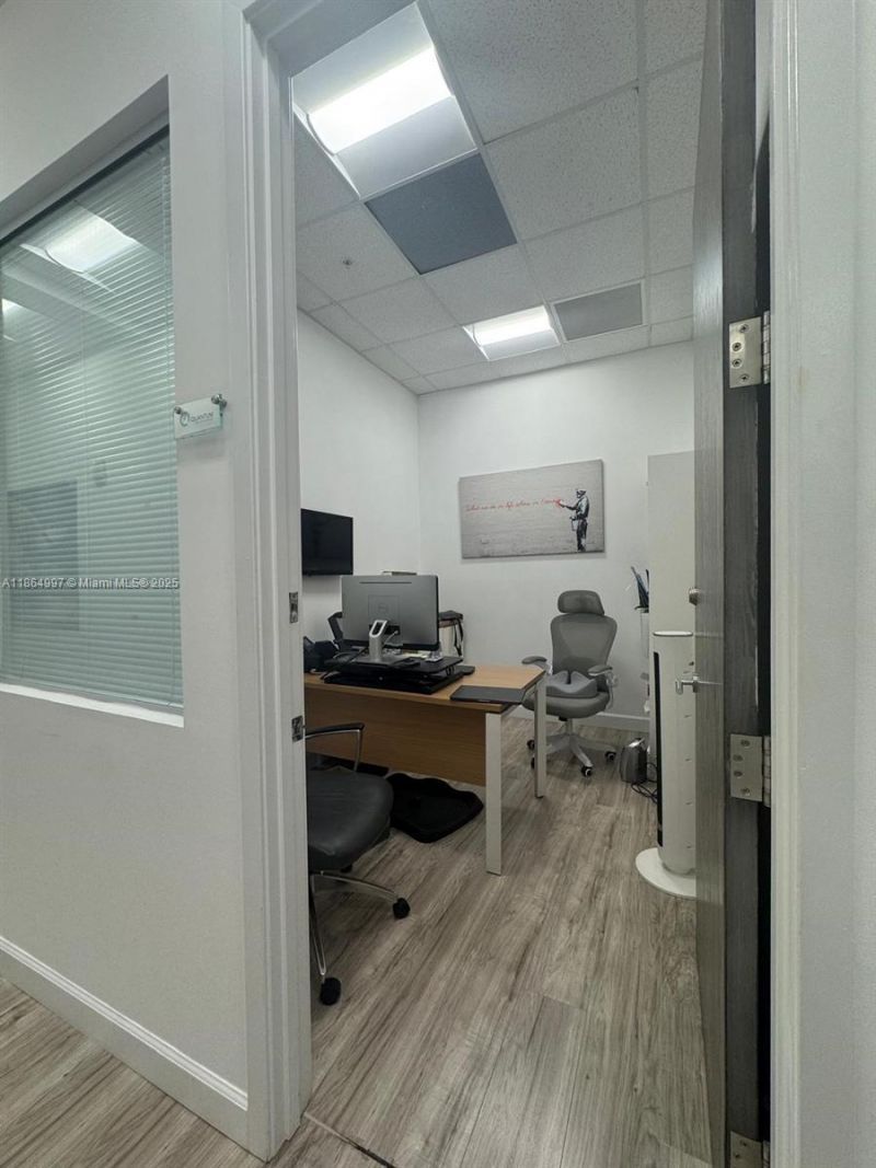 1900 N Bayshore Dr, Unit 1A, Miami, FL 33132 Photo