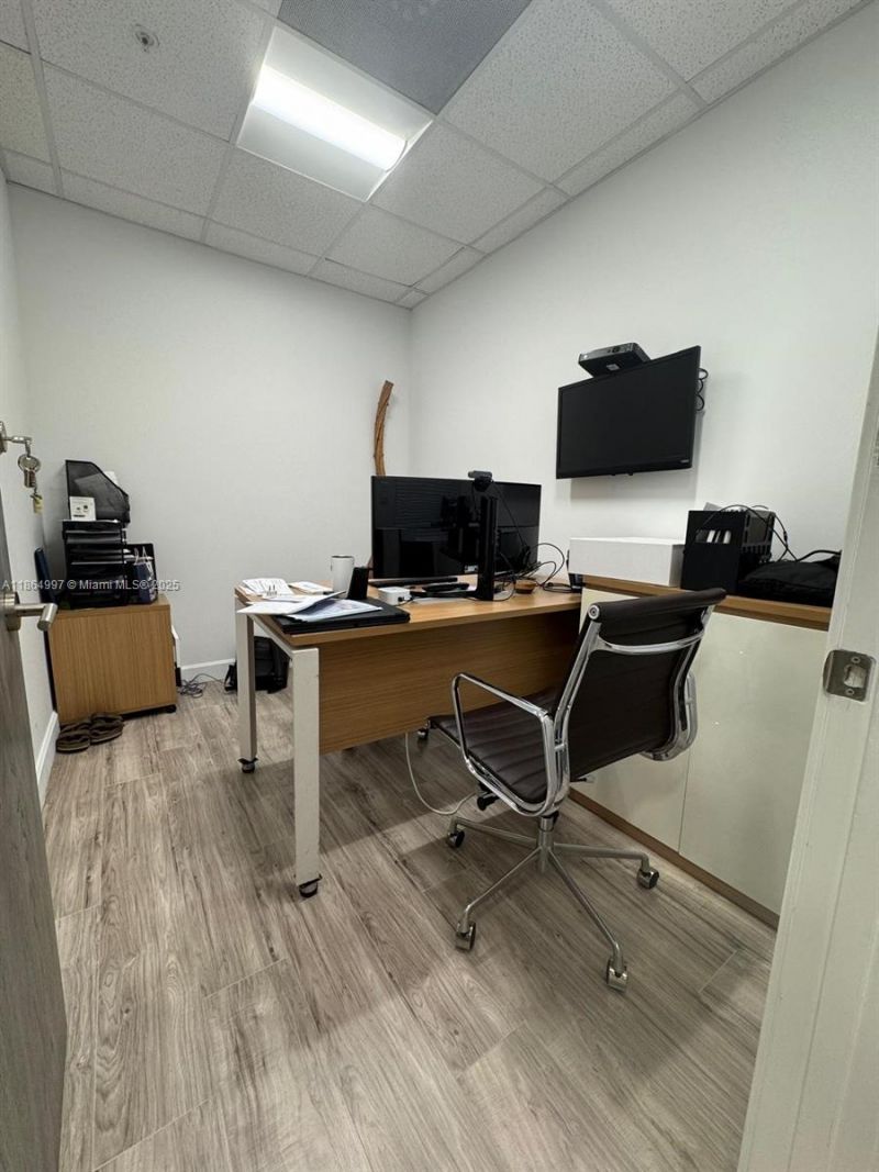 1900 N Bayshore Dr, Unit 1A, Miami, FL 33132 Photo