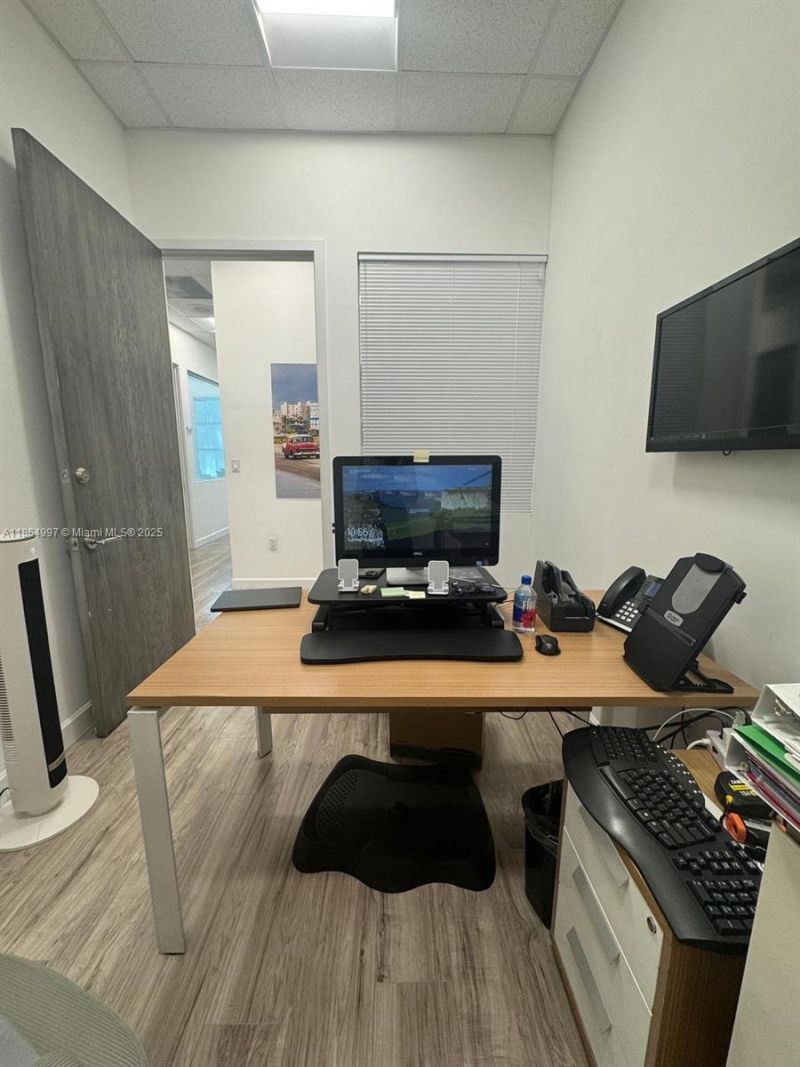 1900 N Bayshore Dr, Unit 1A, Miami, FL 33132 Photo