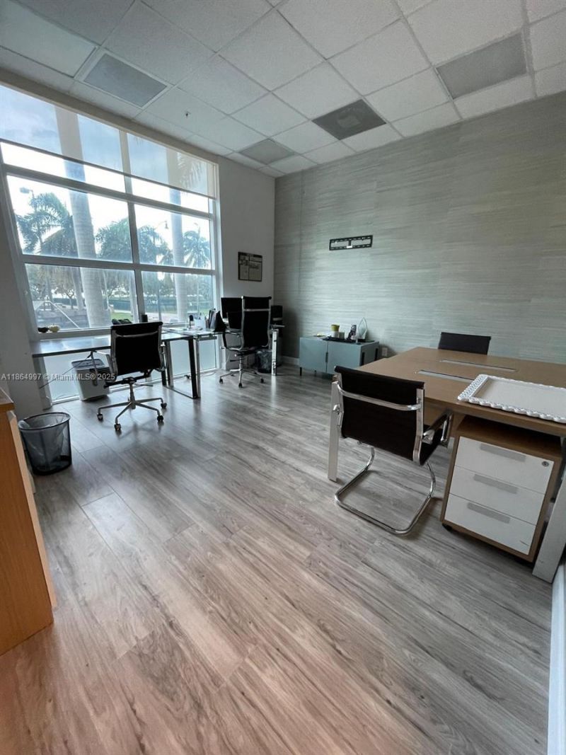 1900 N Bayshore Dr, Unit 1A, Miami, FL 33132 Photo