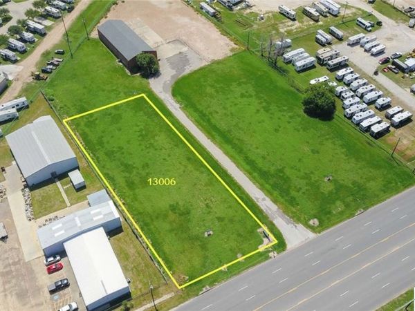 13006 N Navarro Street, Victoria, TX 77904