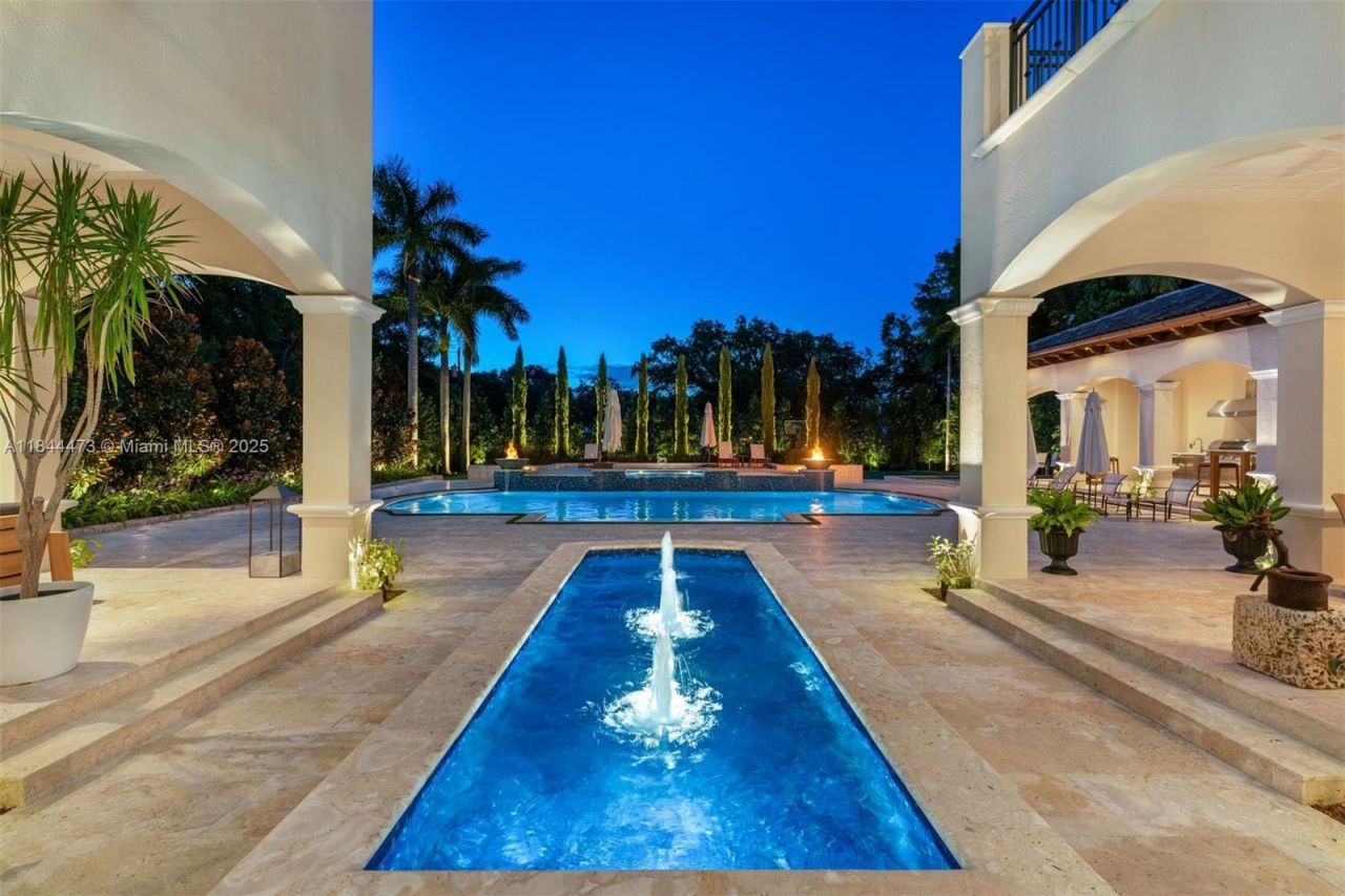 5001 Pine Dr, Miami, FL 33143 Photo