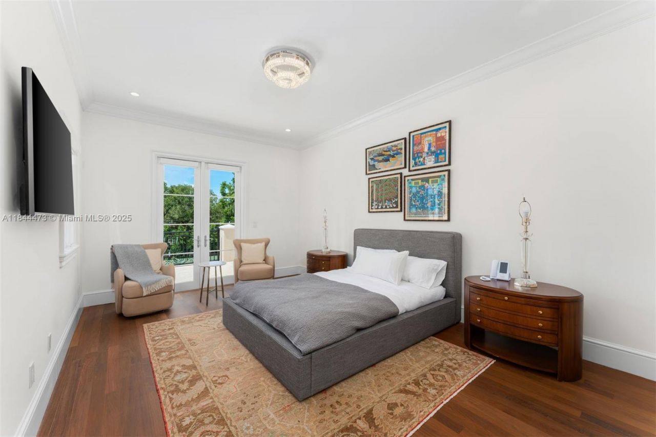 5001 Pine Dr, Miami, FL 33143 Photo