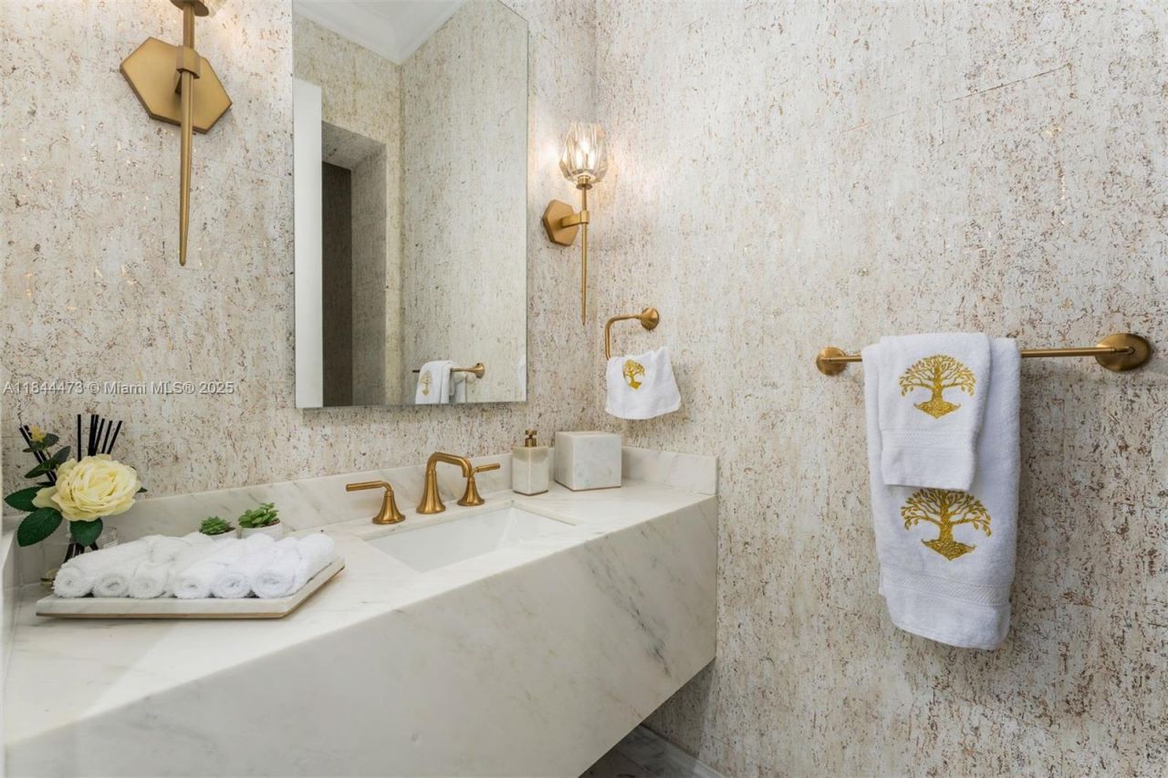 5001 Pine Dr, Miami, FL 33143 Photo