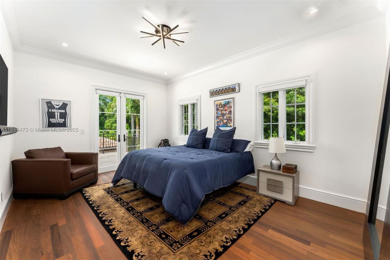 5001 Pine Dr, Miami, FL 33143 Photo