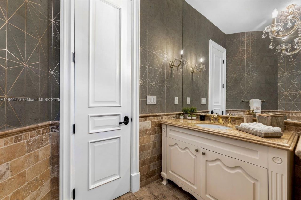 5001 Pine Dr, Miami, FL 33143 Photo