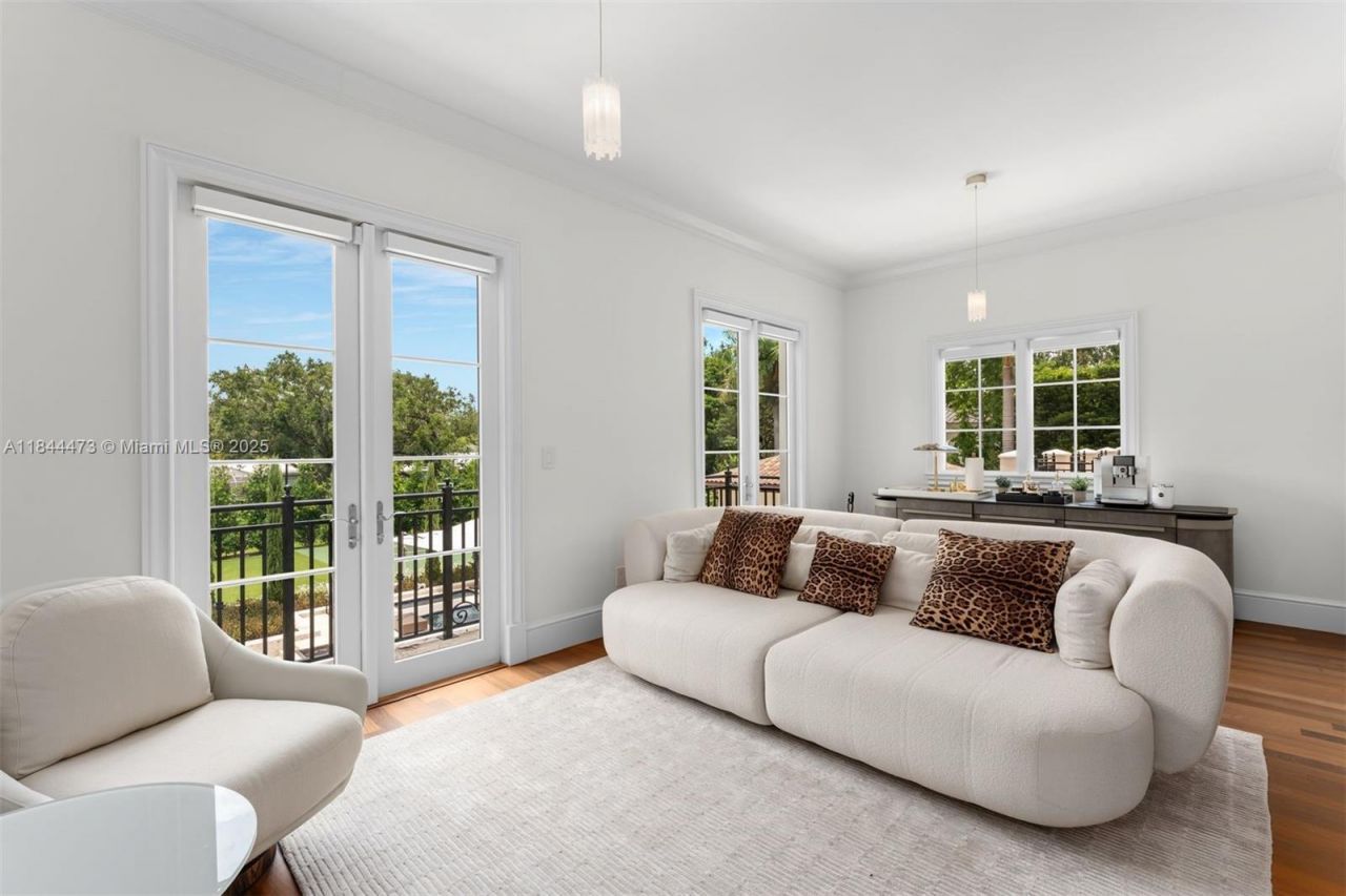 5001 Pine Dr, Miami, FL 33143 Photo