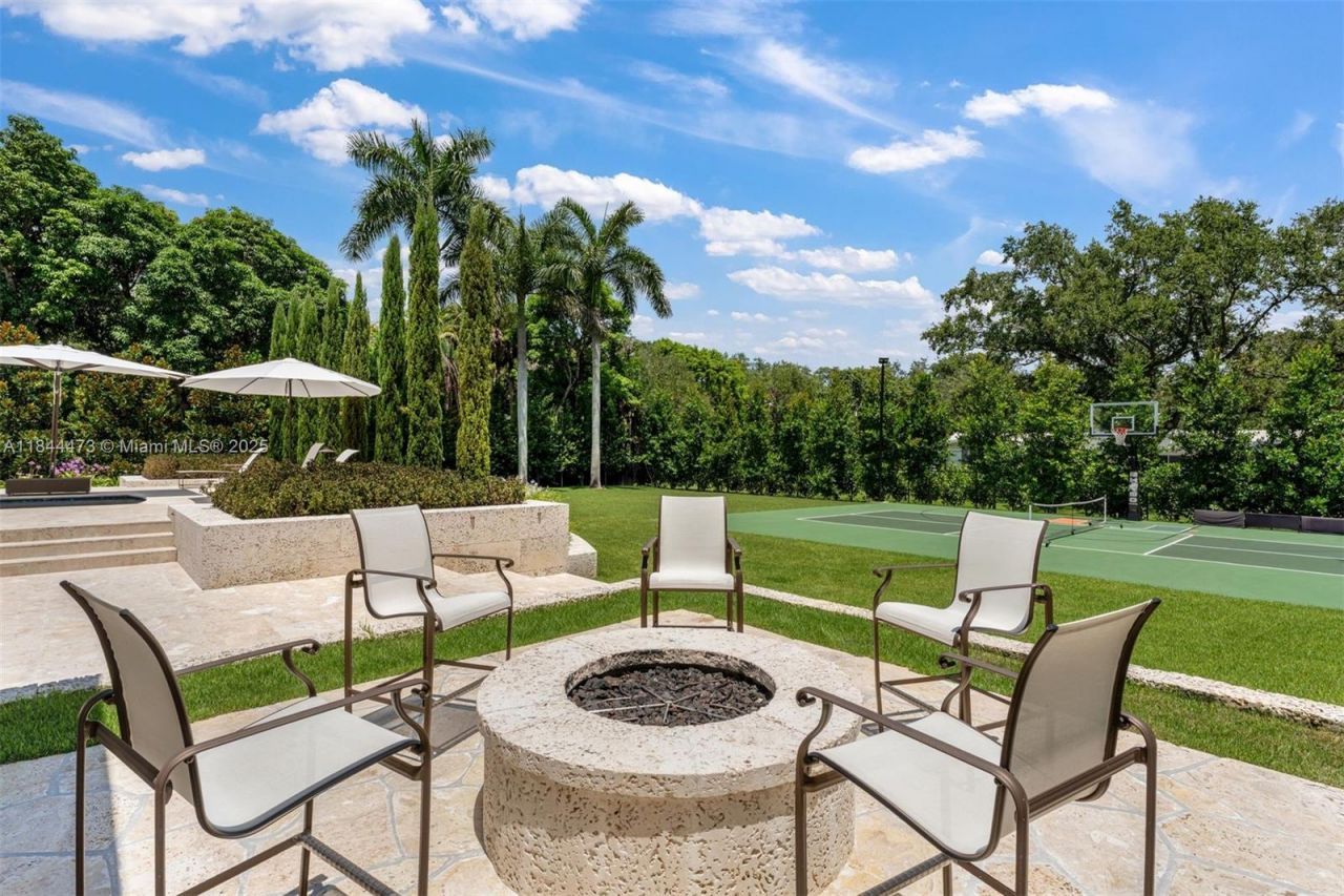 5001 Pine Dr, Miami, FL 33143 Photo