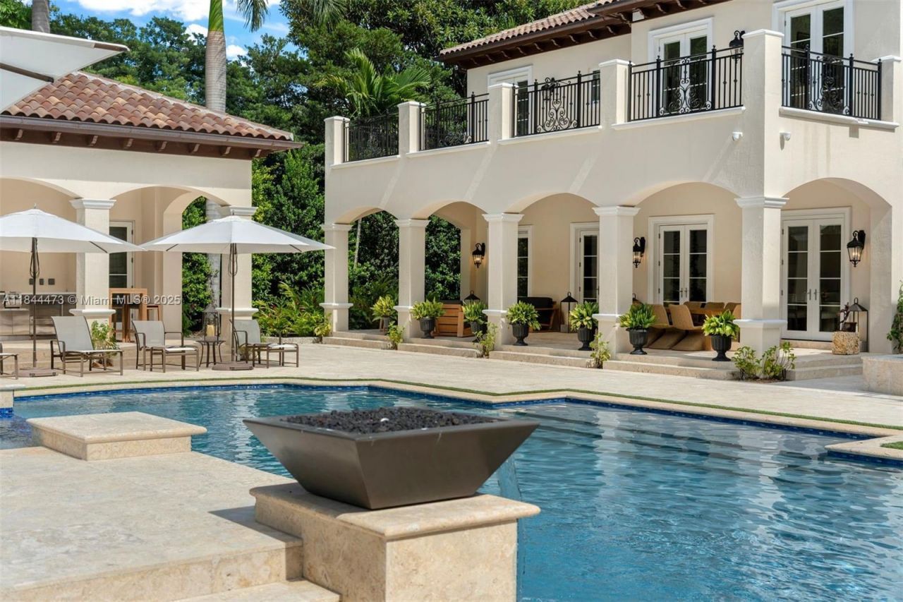 5001 Pine Dr, Miami, FL 33143 Photo