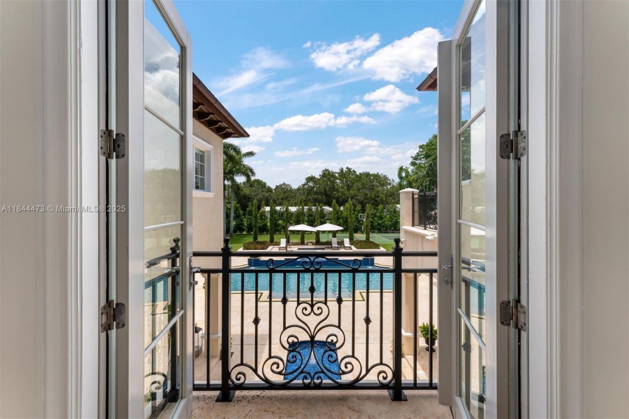 5001 Pine Dr, Miami, FL 33143 Photo