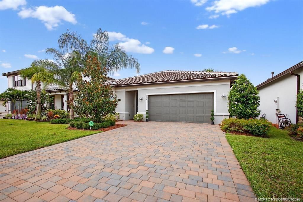 516 SE Villandry Way, Port Saint Lucie, FL 34984 Photo