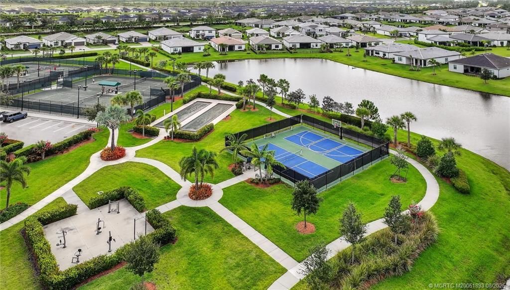 516 SE Villandry Way, Port Saint Lucie, FL 34984 Photo