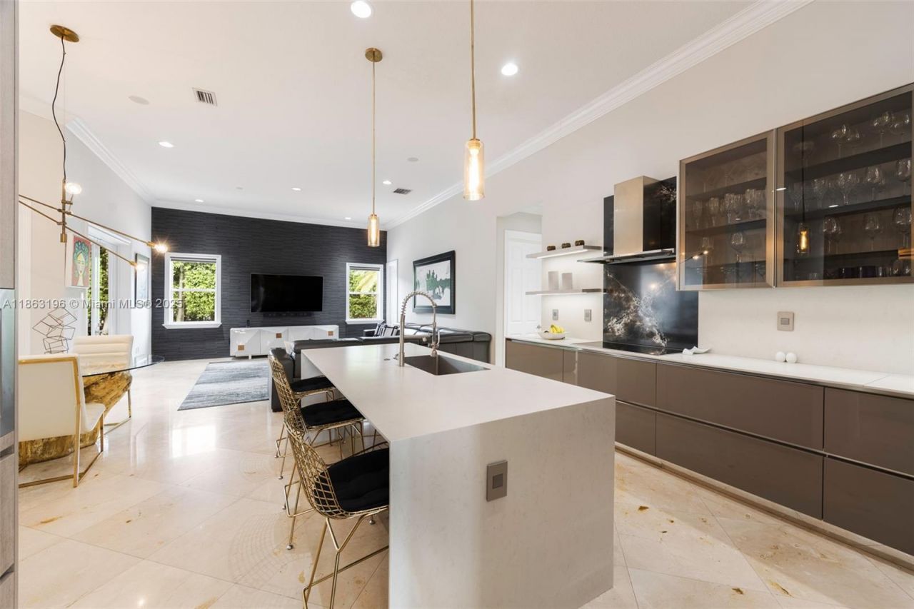 9445 SW 68th St, Miami, FL 33173 Photo