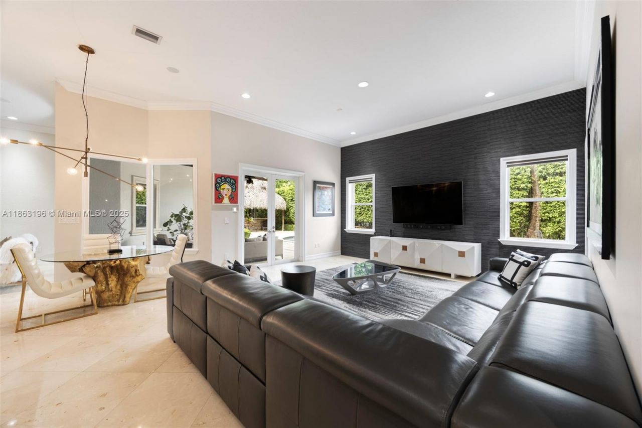 9445 SW 68th St, Miami, FL 33173 Photo