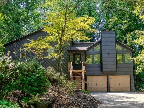 123 Williamsburg Lane, Woodstock, GA 30189