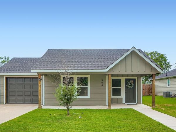 304 Thomas Street, Terrell, TX 75160
