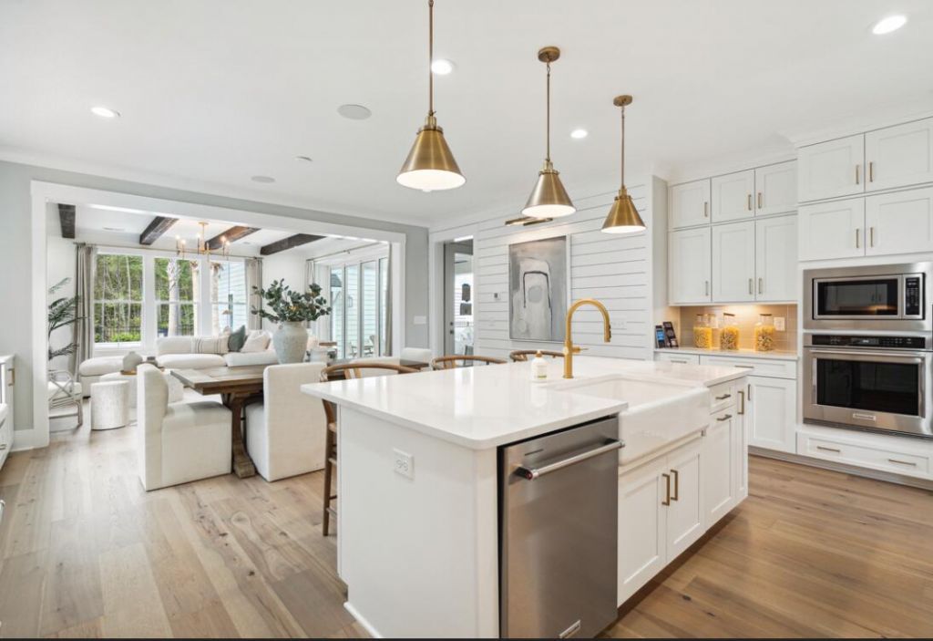 1261 Harriman Lane Photo 3