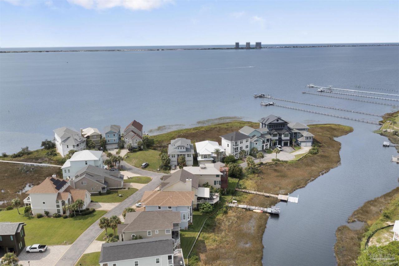 1161 Sawgrass Dr, Gulf Breeze, FL 32563 Main Photo