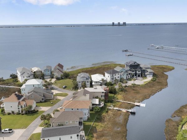 1161 Sawgrass Dr, Gulf Breeze, FL 32563