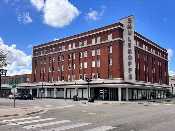 97 3rd Avenue SE, Cedar Rapids, IA 52401