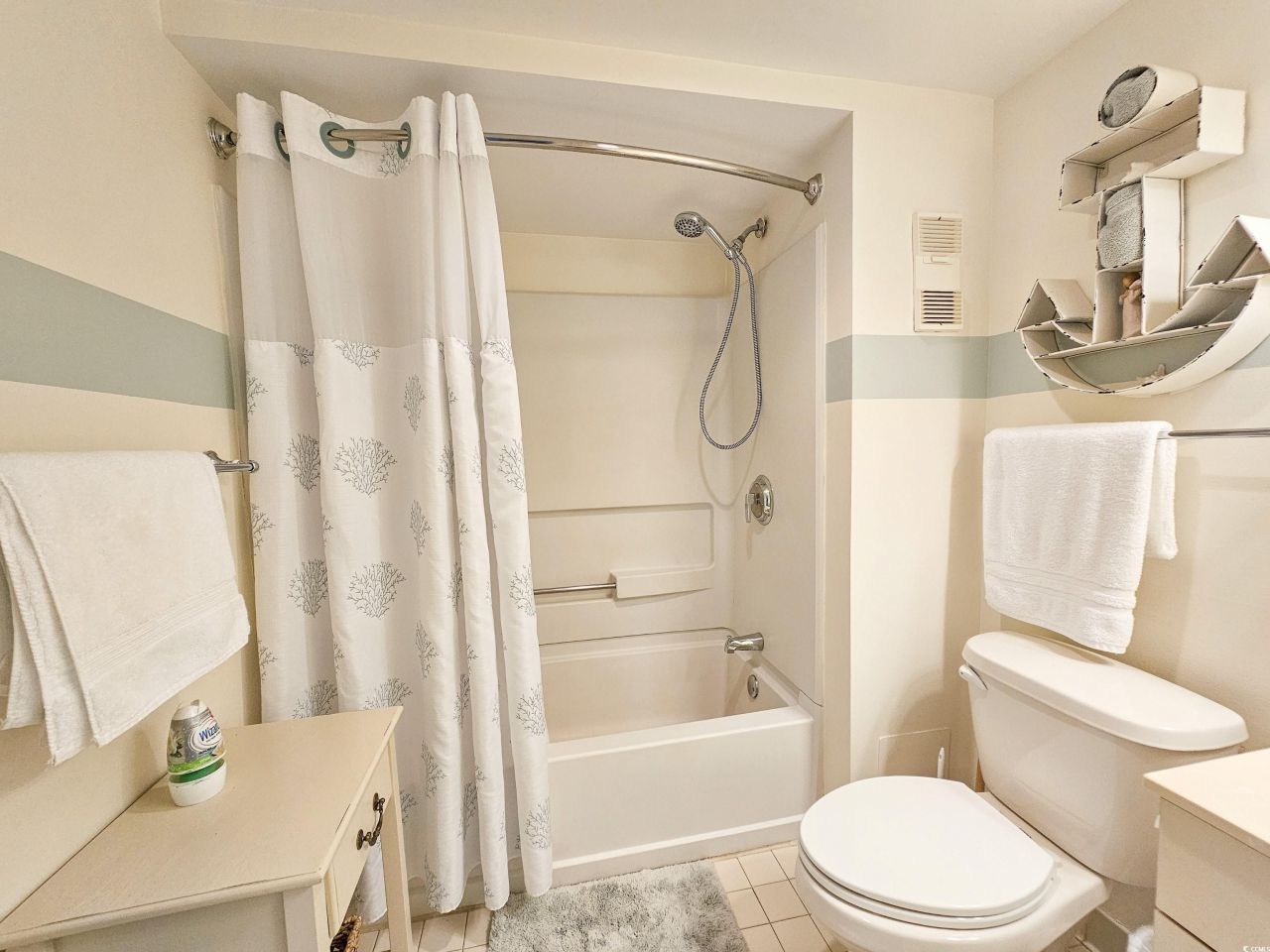 9820 Queensway Blvd. Photo 30