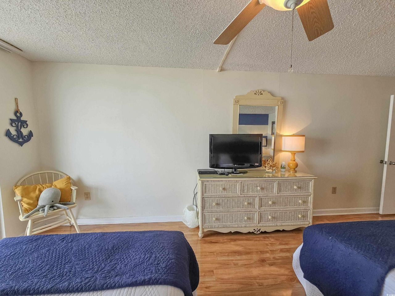 9820 Queensway Blvd. Photo 35