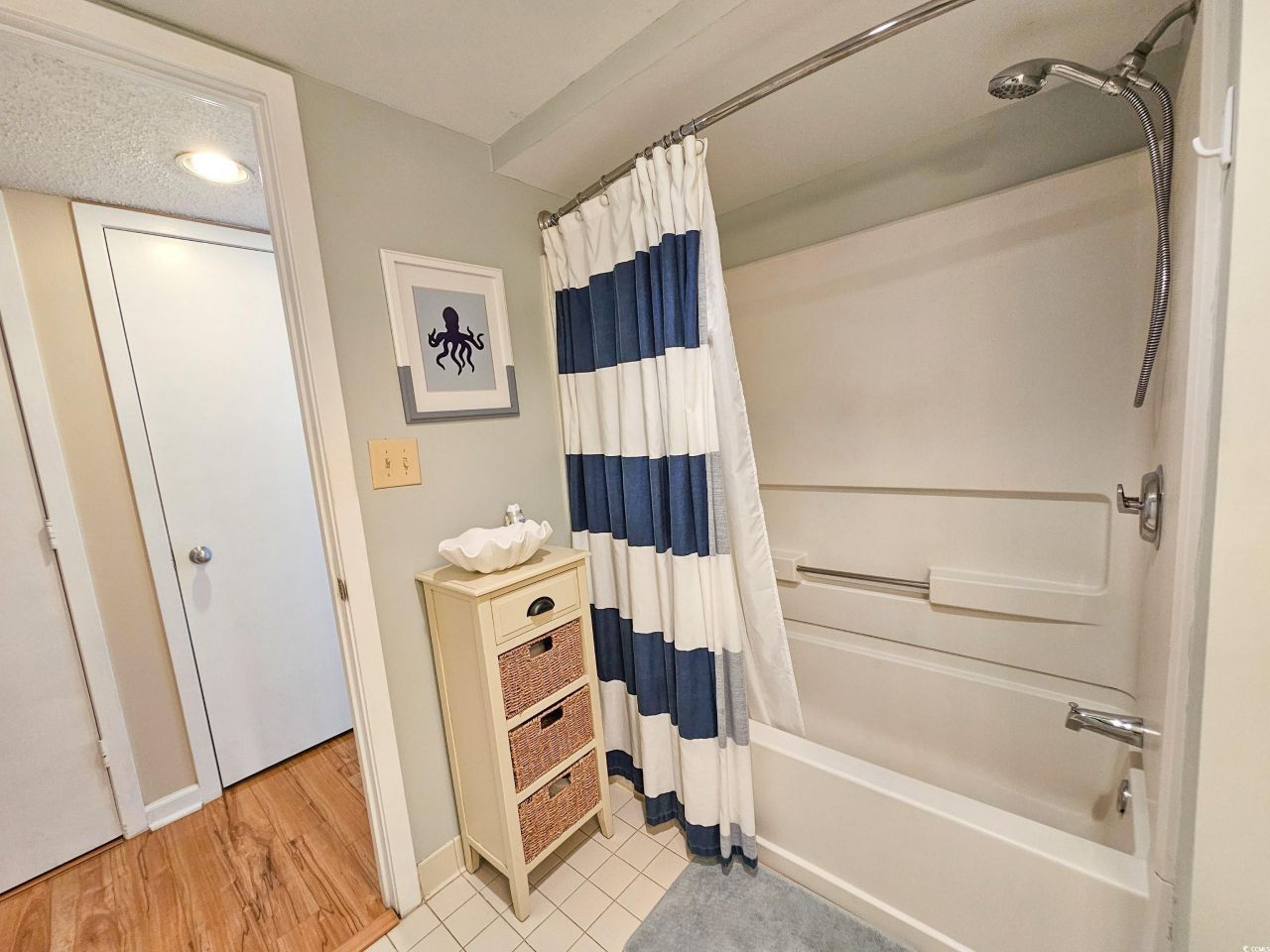 9820 Queensway Blvd. Photo 37