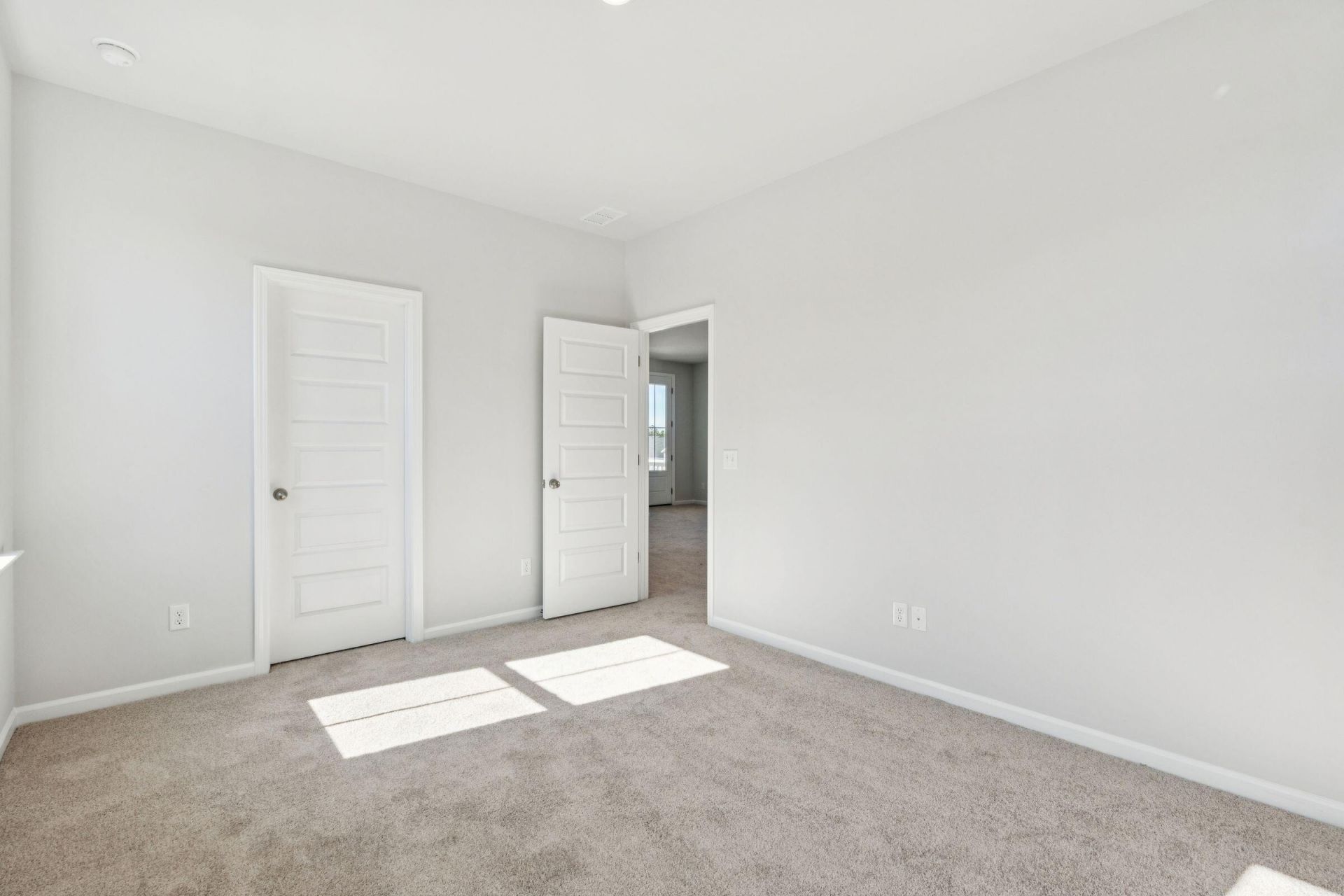 185 Threaded Fern Street Photo 31