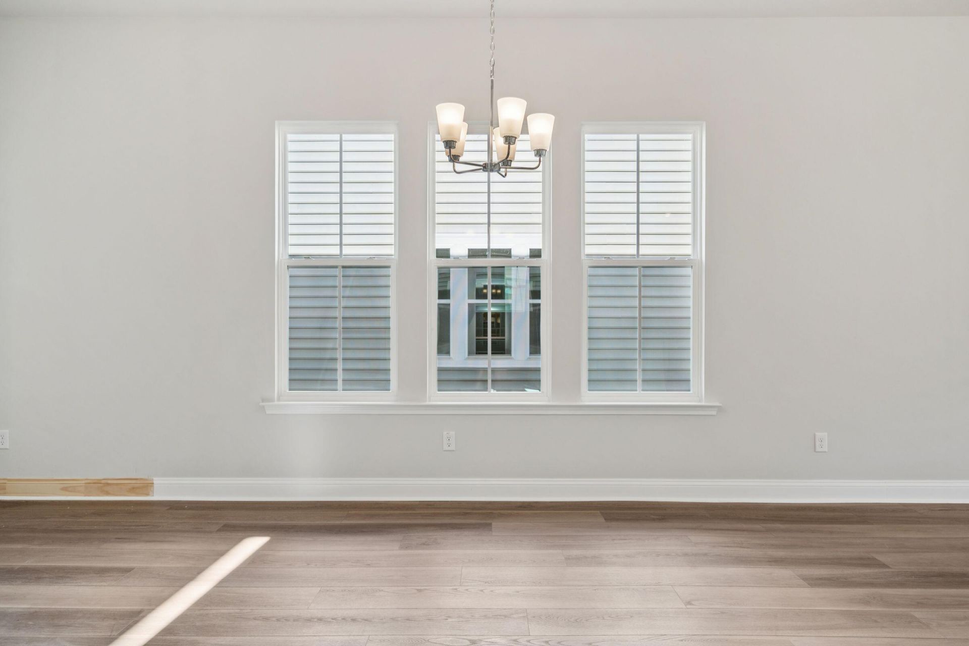 185 Threaded Fern Street Photo 9