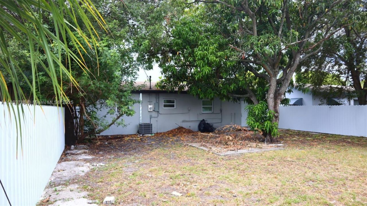 2503 NW 9th St, Fort Lauderdale, FL 33311 Photo