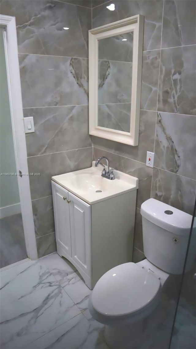 2503 NW 9th St, Fort Lauderdale, FL 33311 Photo