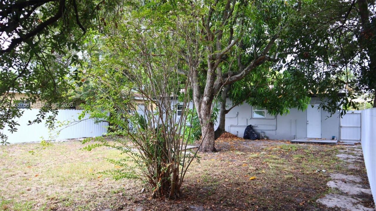 2503 NW 9th St, Fort Lauderdale, FL 33311 Photo