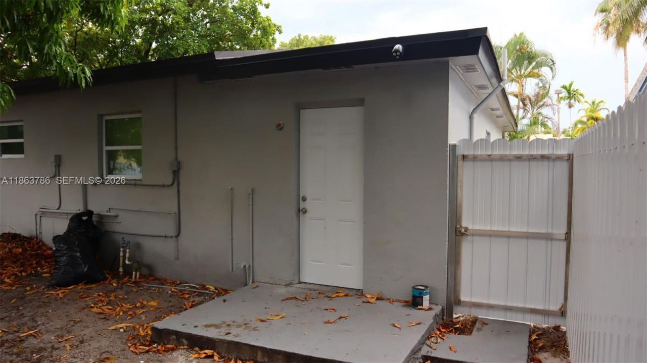 2503 NW 9th St, Fort Lauderdale, FL 33311 Photo