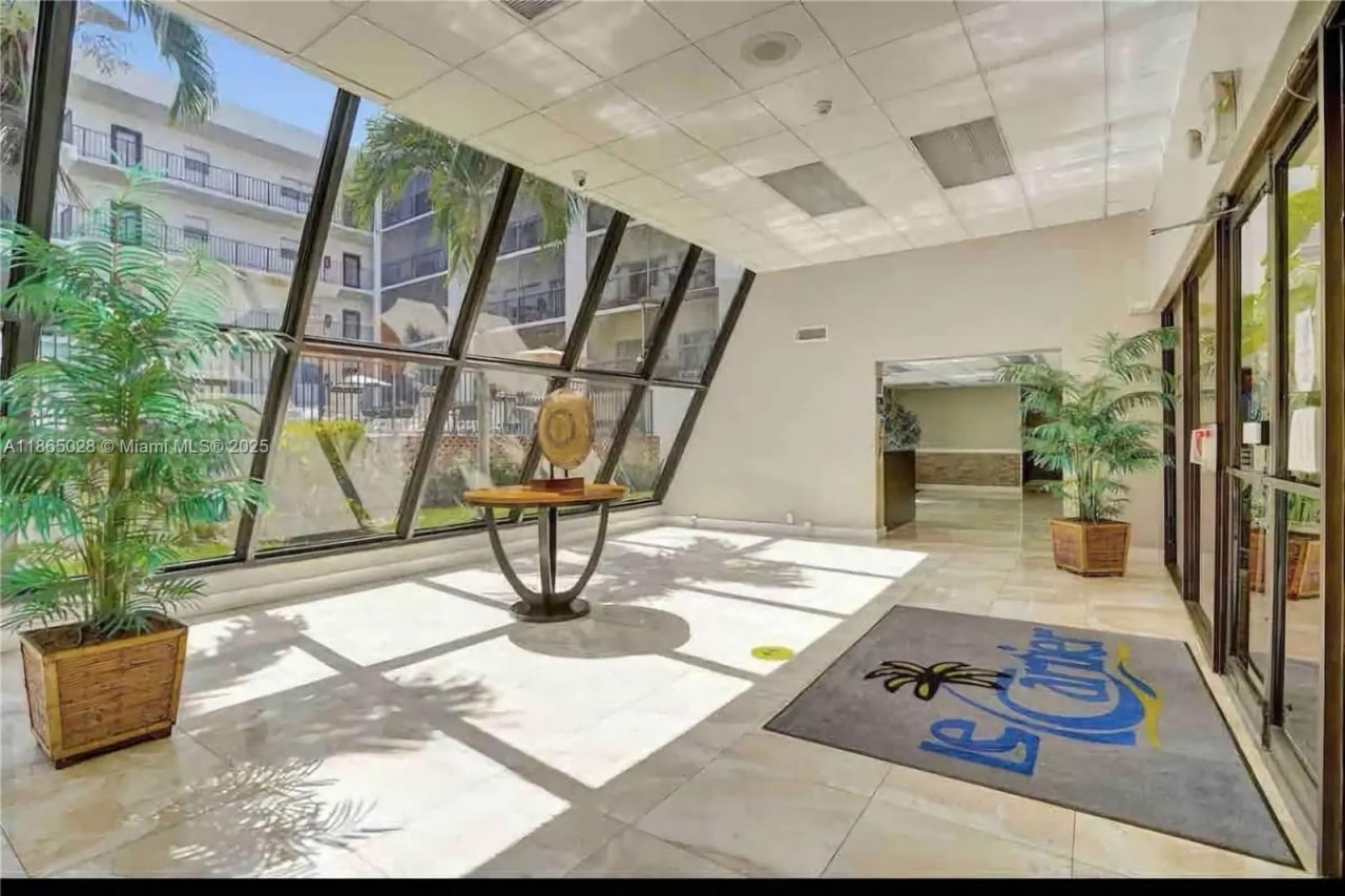 201 178th Dr, Unit 225, Sunny Isles Beach, FL 33160 Photo