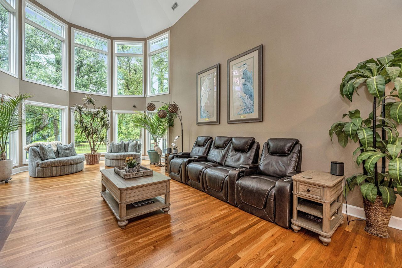 975 Mayfield Street Photo 16