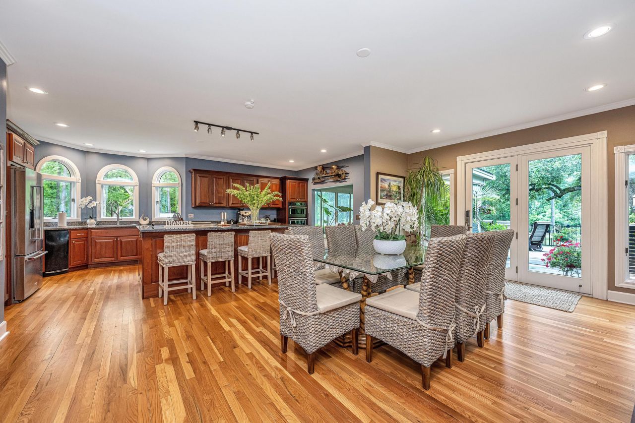 975 Mayfield Street Photo 18