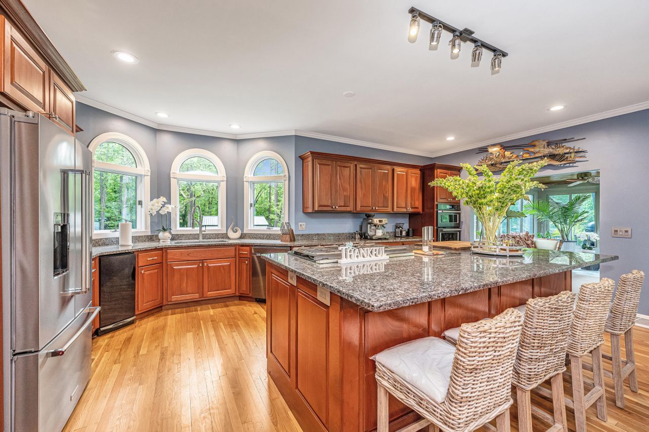 975 Mayfield Street Photo 21