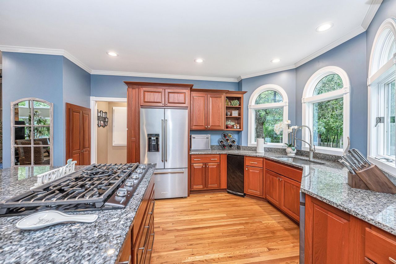 975 Mayfield Street Photo 22