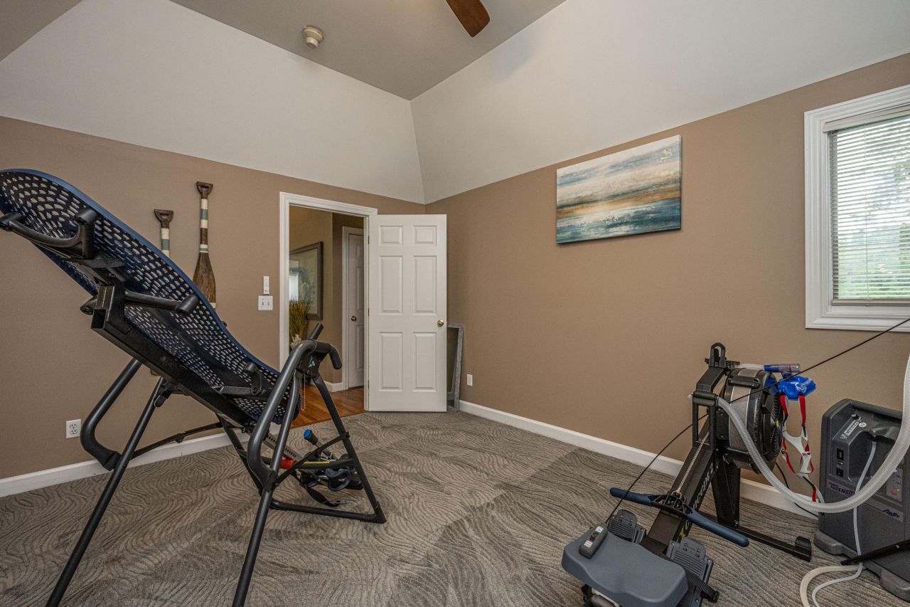 975 Mayfield Street Photo 34