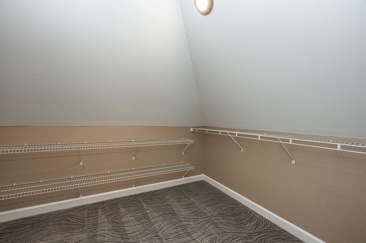 975 Mayfield Street Photo 41