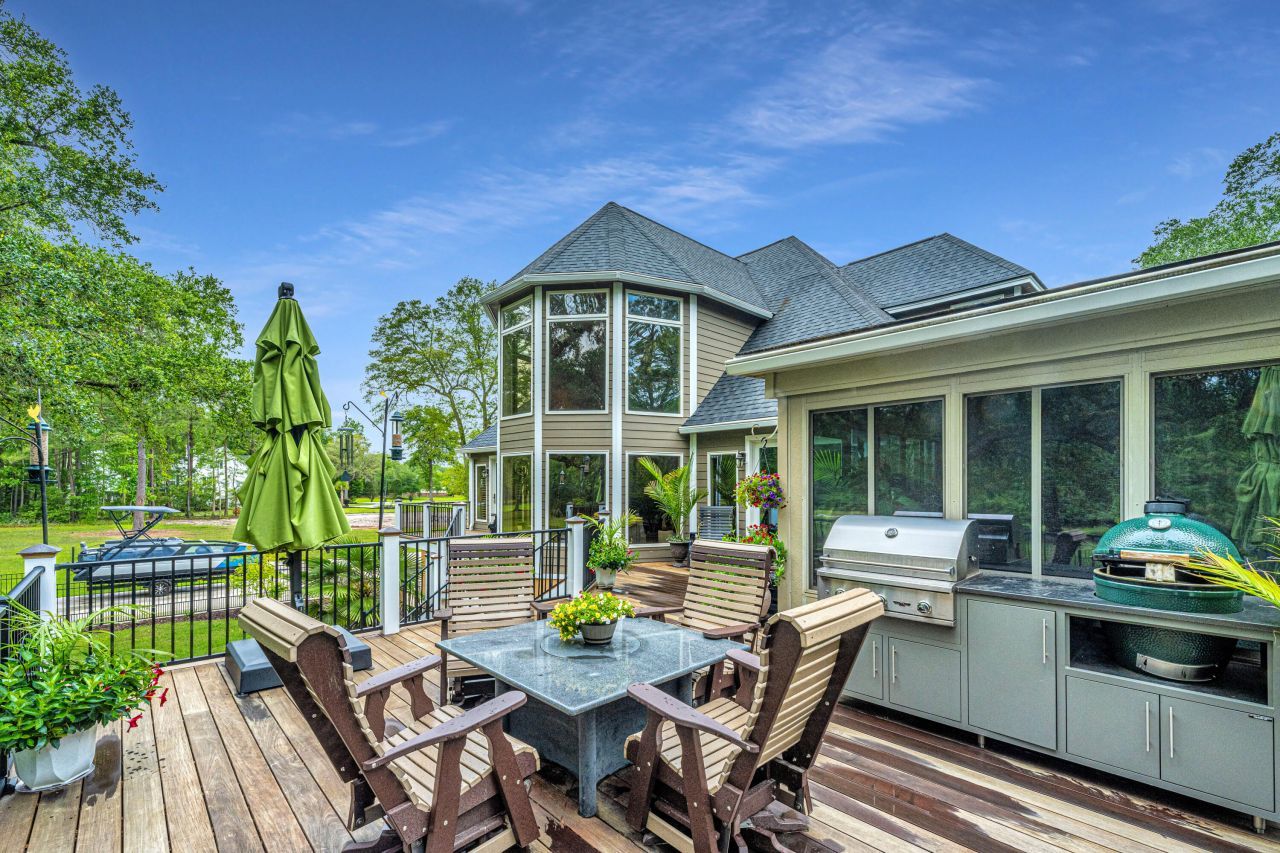 975 Mayfield Street Photo 49