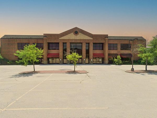 18615 W Bluemound ROAD, Brookfield, WI 53045