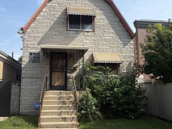 3718 W Addison Street, Chicago, IL 60618