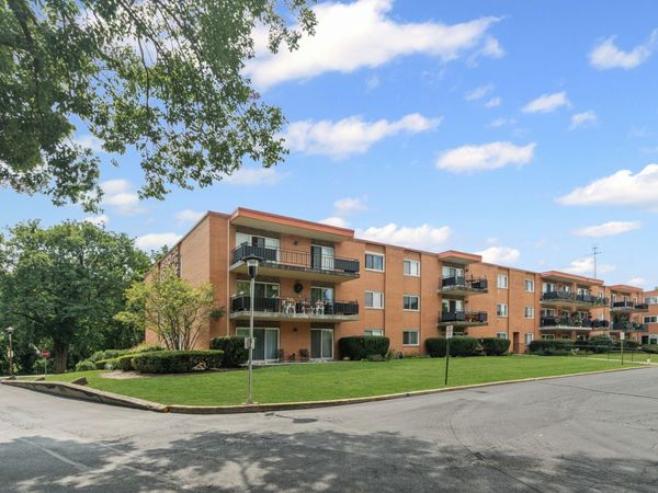 940 Holbrook Road, Unit 8B, Homewood, IL 60430